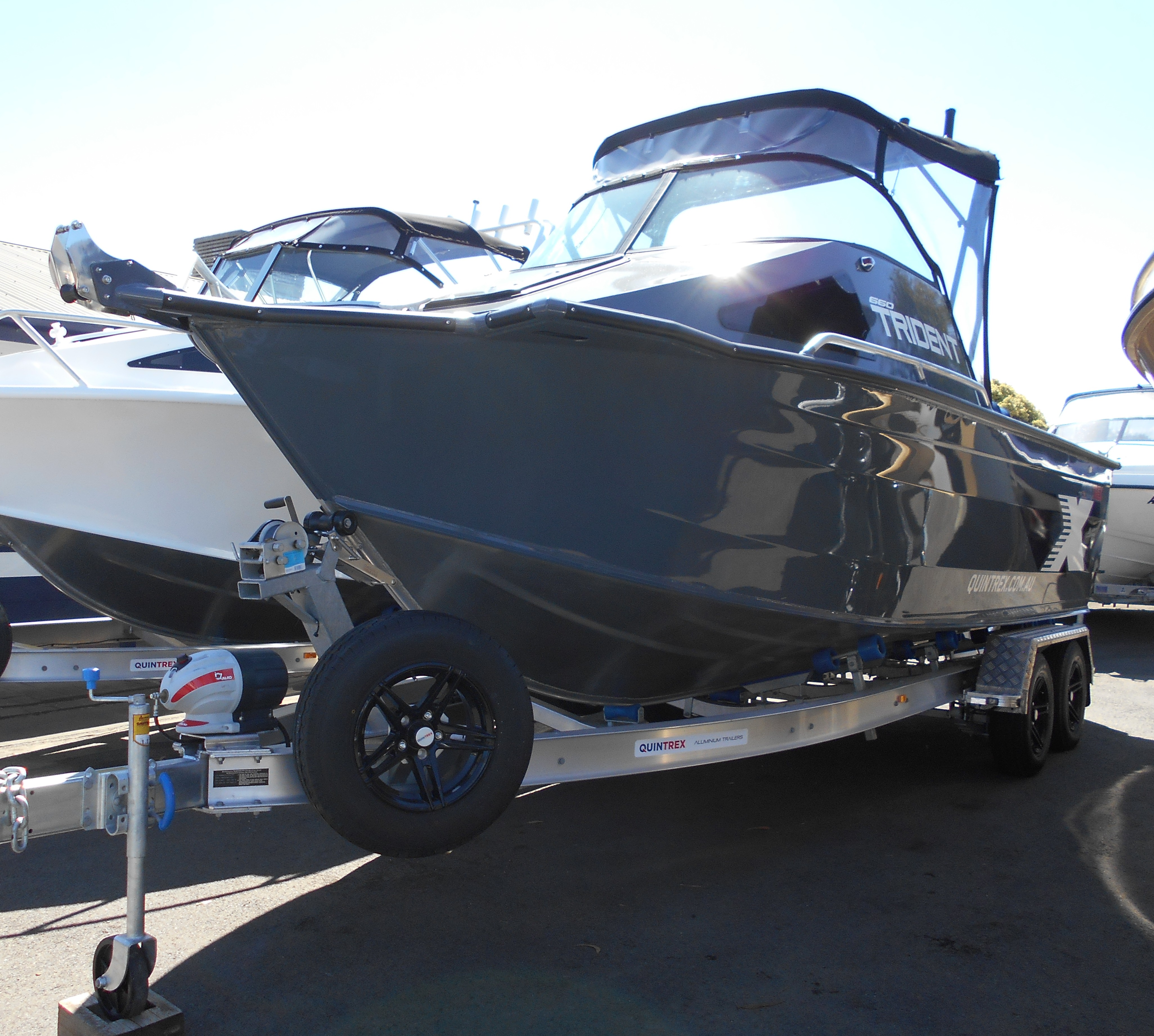 Trident 660